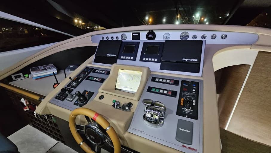 Azimut 86S view 3