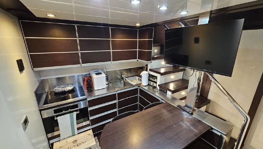 Azimut 86S view 8