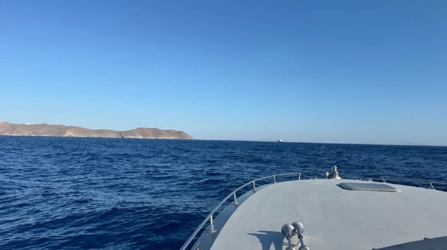 Magnum Marine 40 view 3