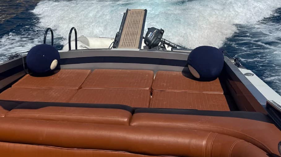 Magnum Marine 40 view 4