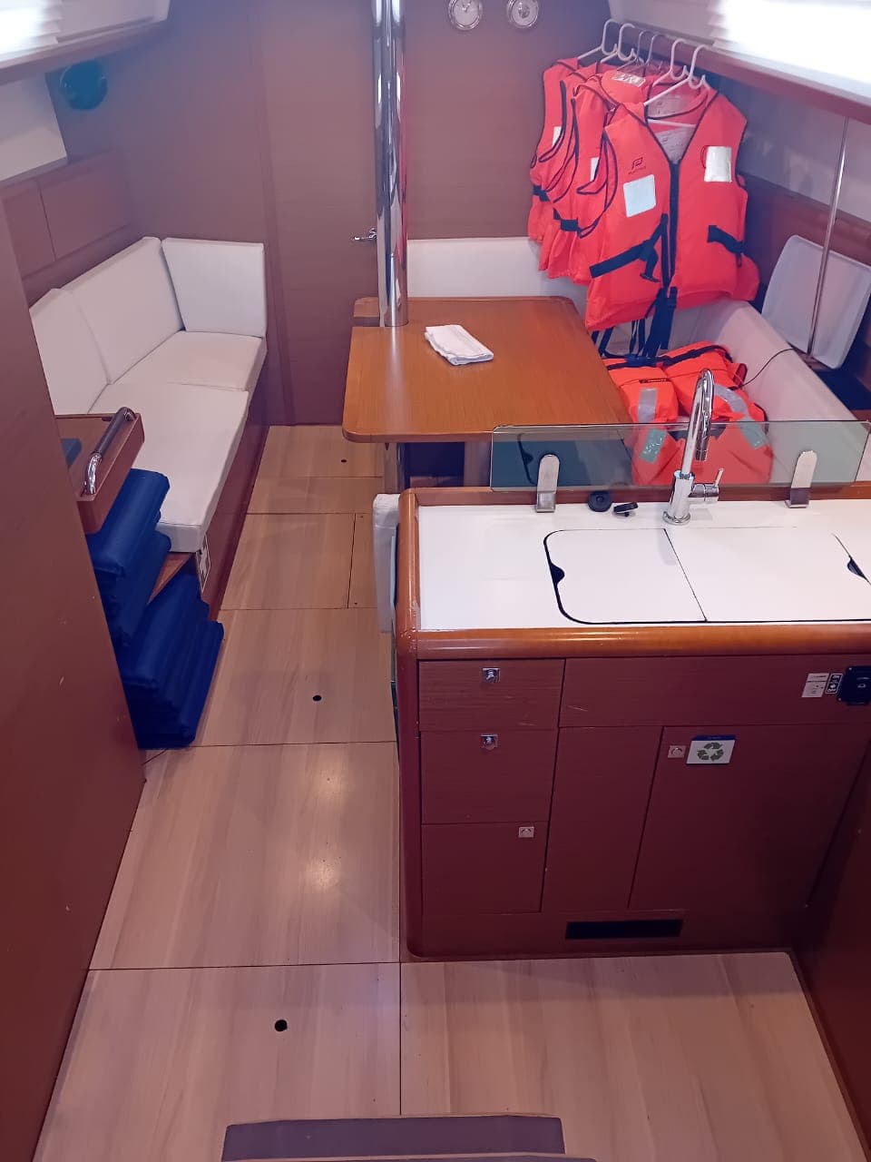Jeanneau Sun Odyssey 389 view 5