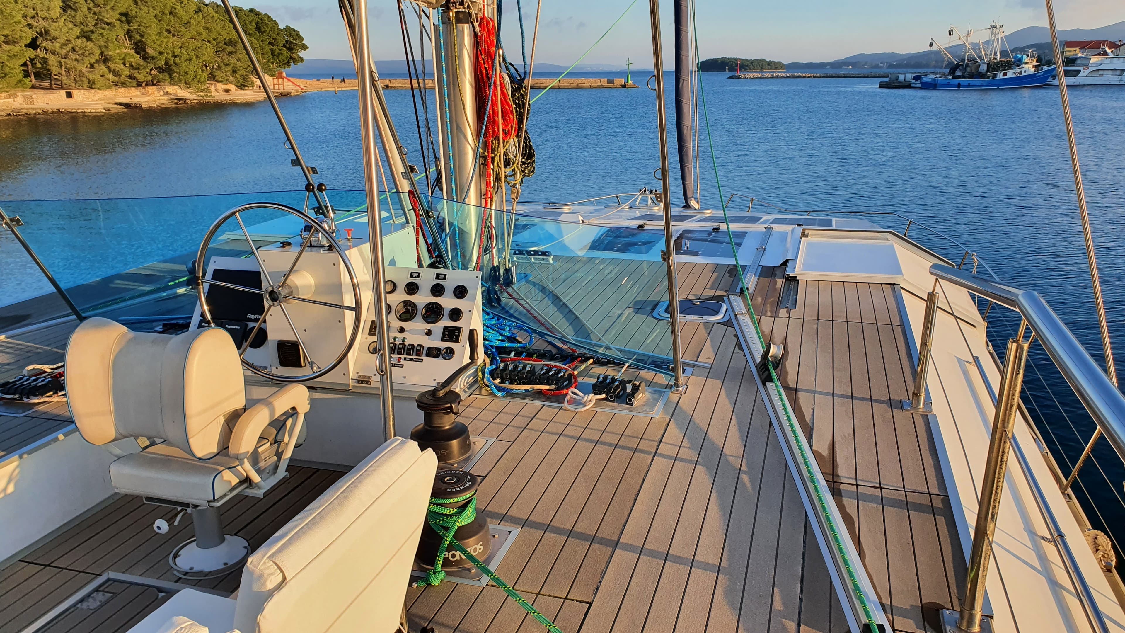 UPWIND 50 ECO view 9