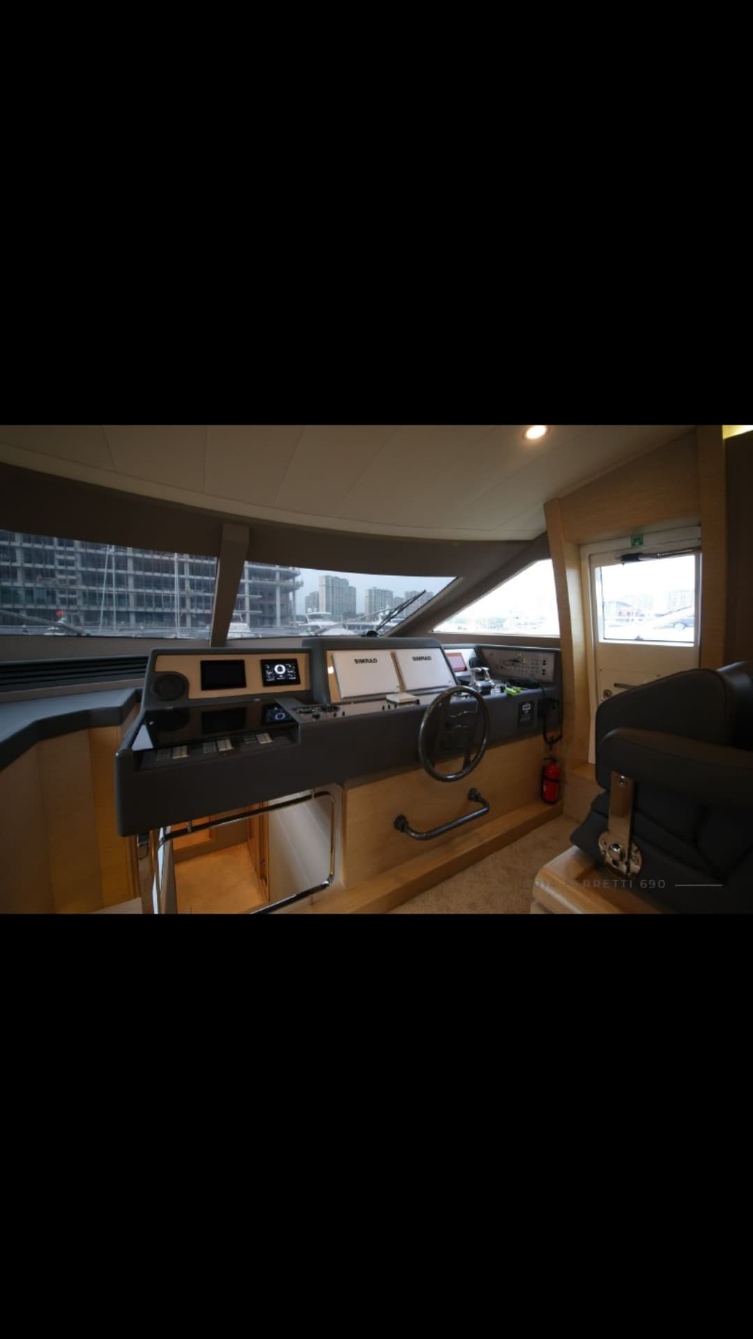Ferretti 690 Flybridge Motor Yacht for Sale view 4