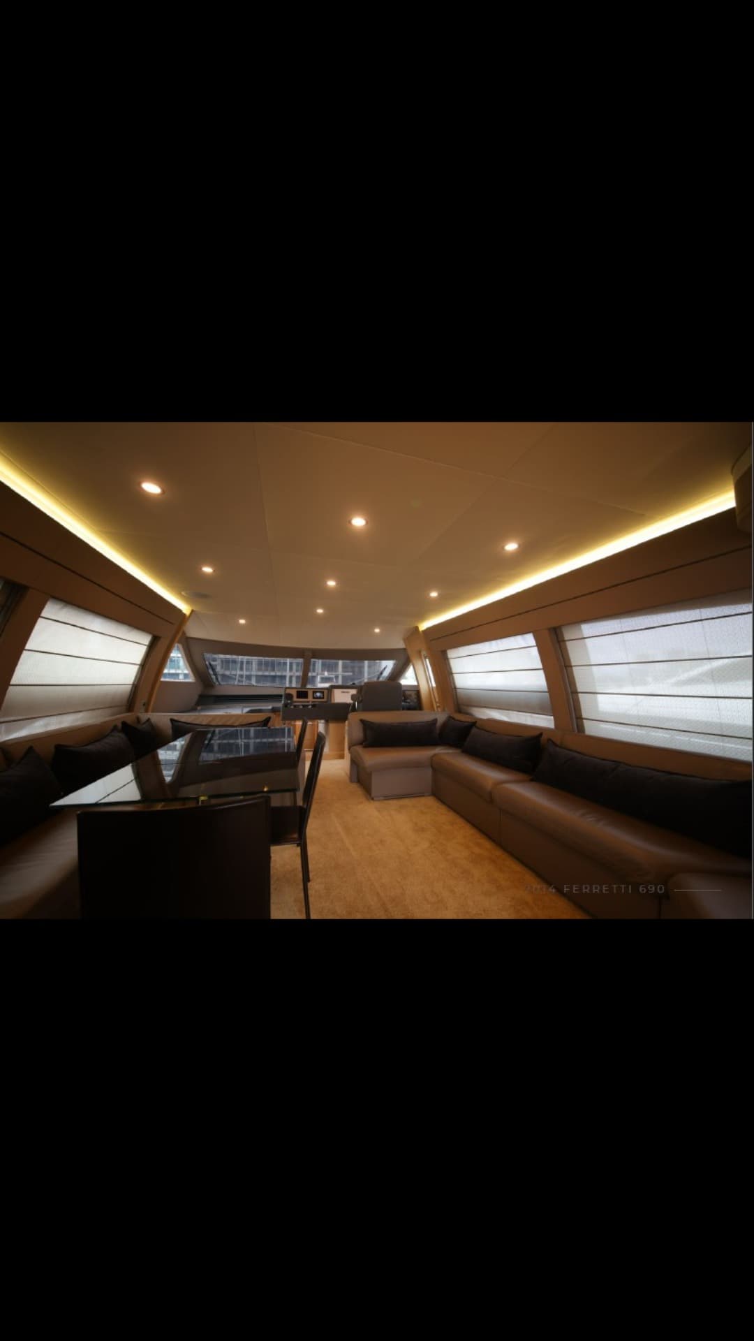 Ferretti 690 Flybridge Motor Yacht for Sale view 5