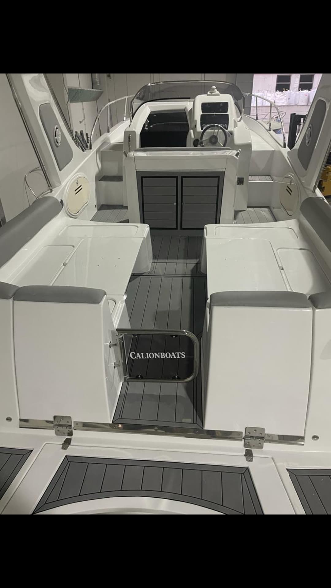 Calion 33 WA T-Top view 4