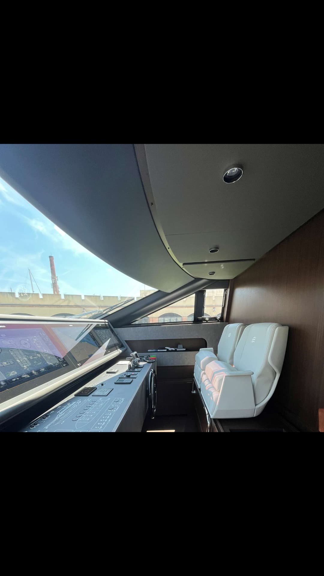 Ferretti 860 view 19