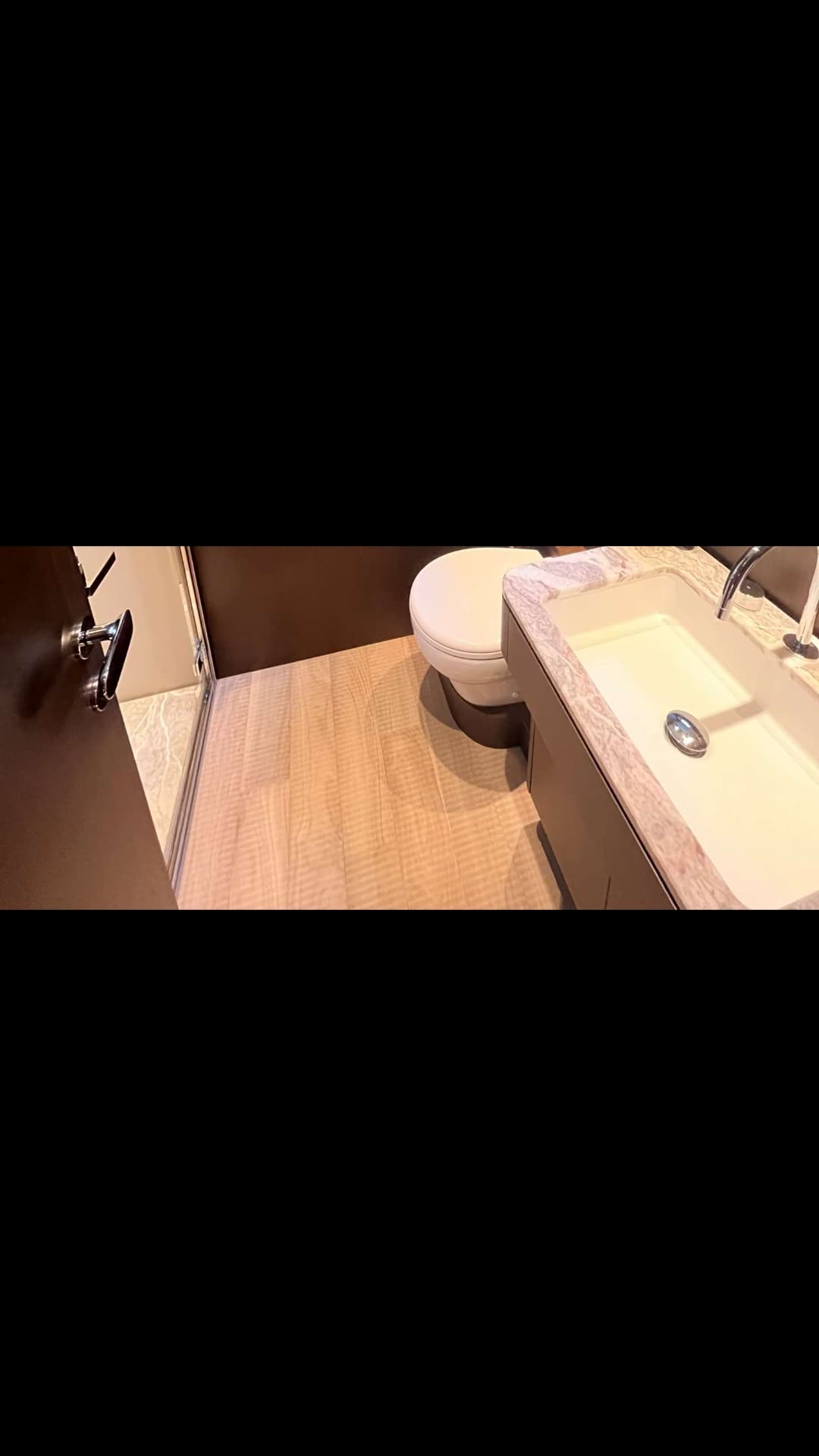 Ferretti 860 view 29