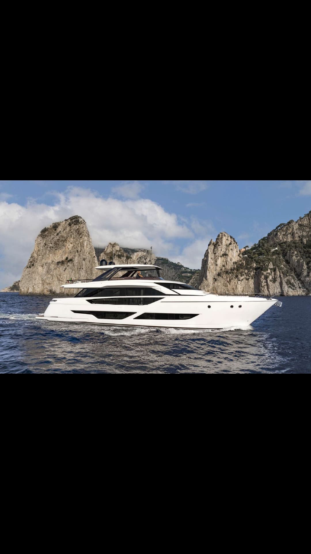 Ferretti 860 view 1
