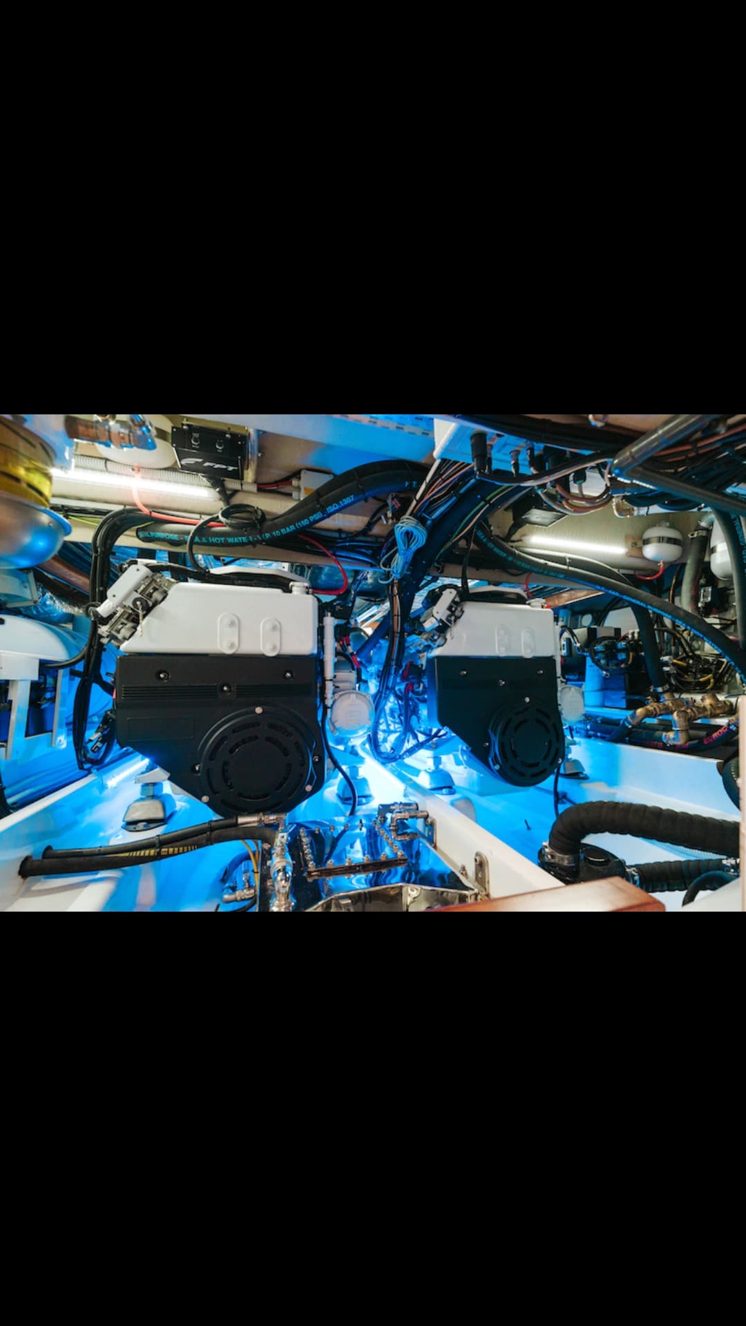 Magnum 40 Restomod 2025 view 15