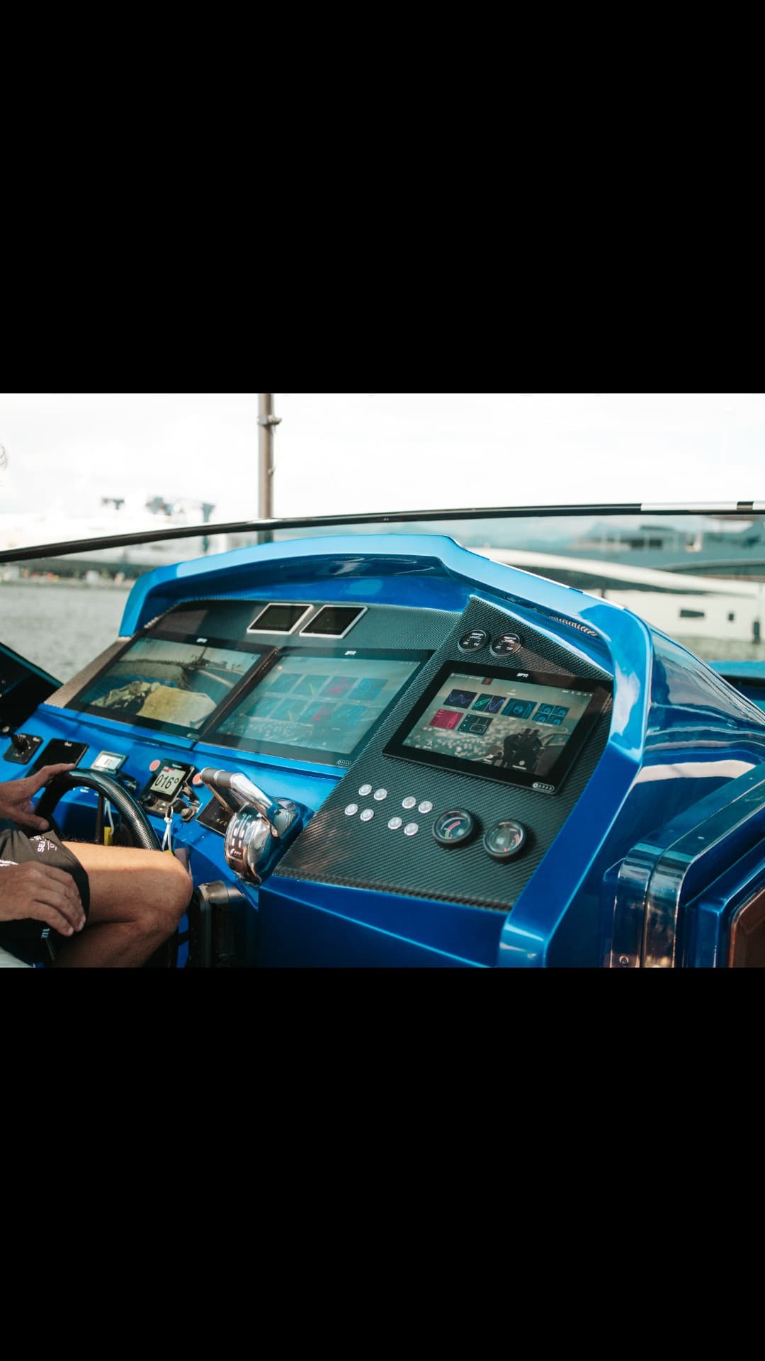 Magnum 40 Restomod 2025 view 6