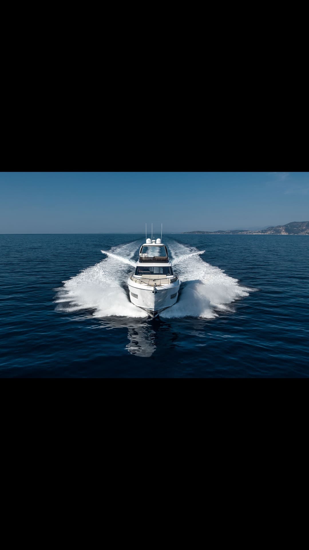 Ferretti Yachts 670 view 2