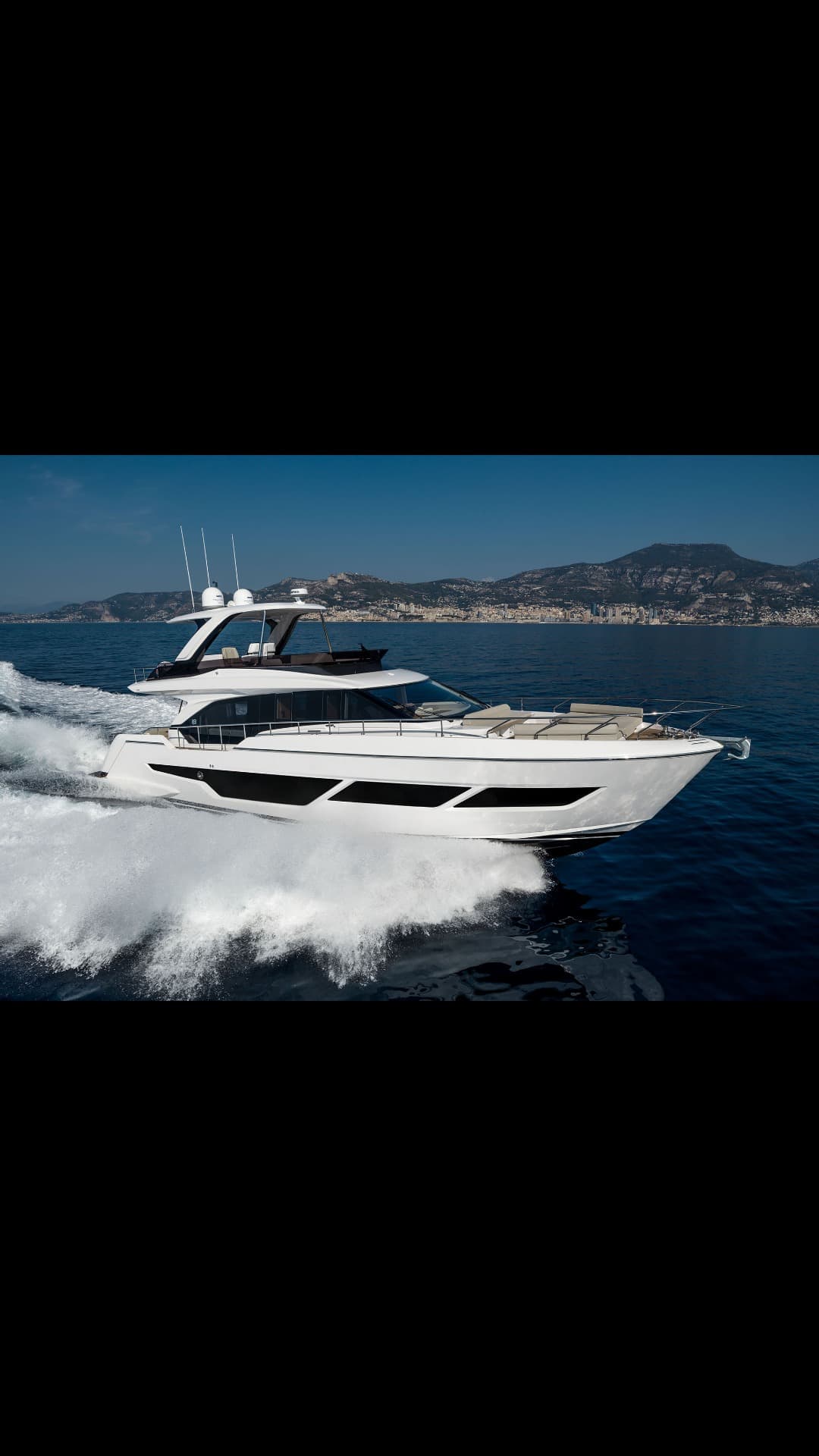 Ferretti Yachts 670 view 5