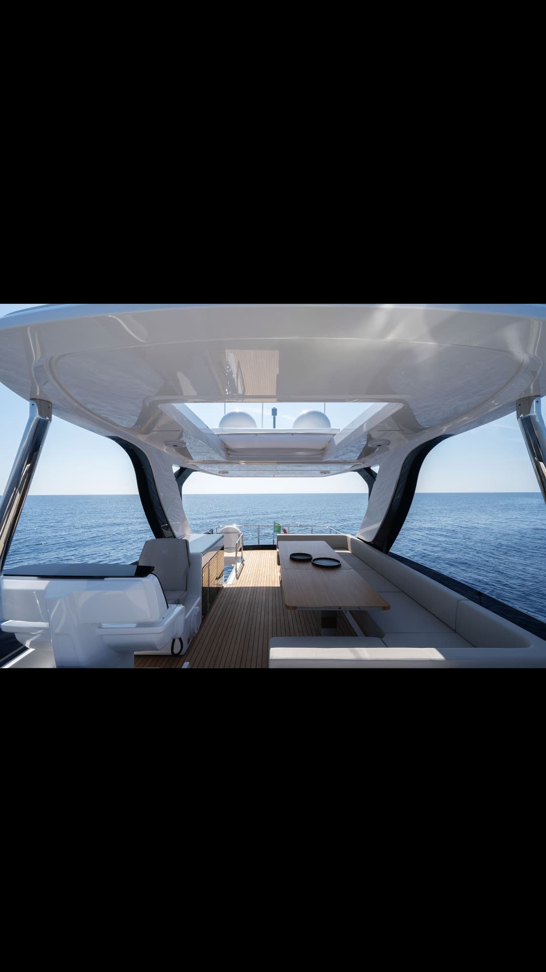 Ferretti Yachts 670 view 16