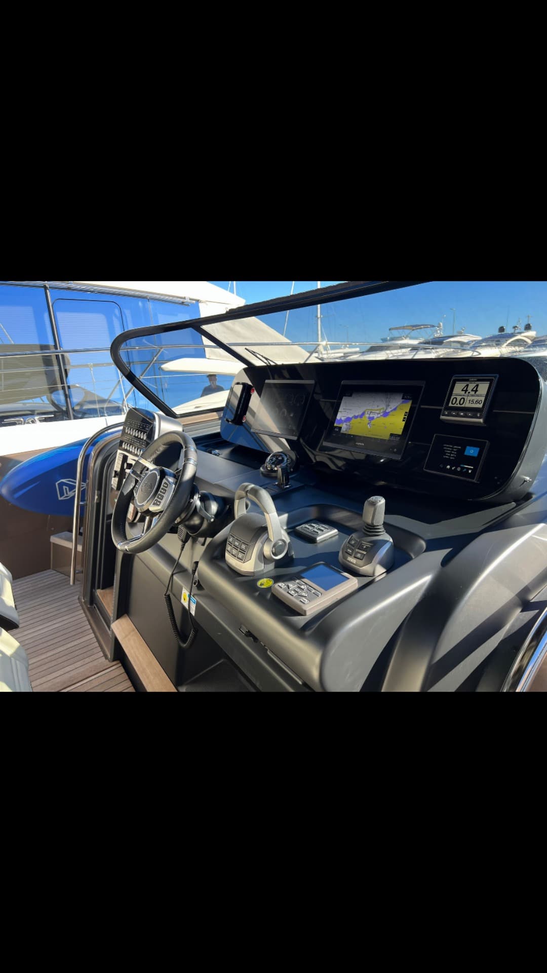Cranchi 46 Luxury Motor Yacht view 8