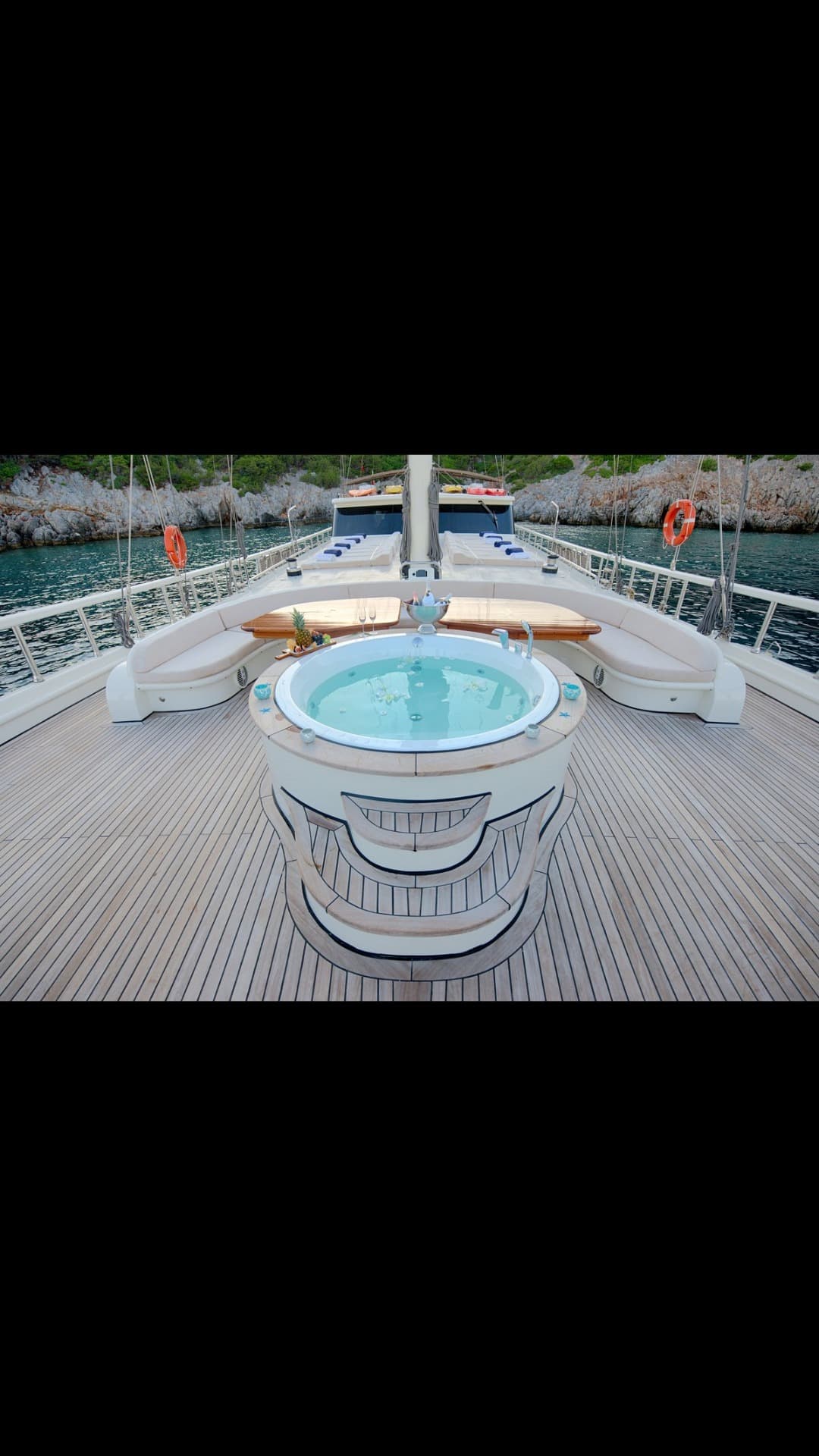 QUEEN OF SALMAKIS view 56