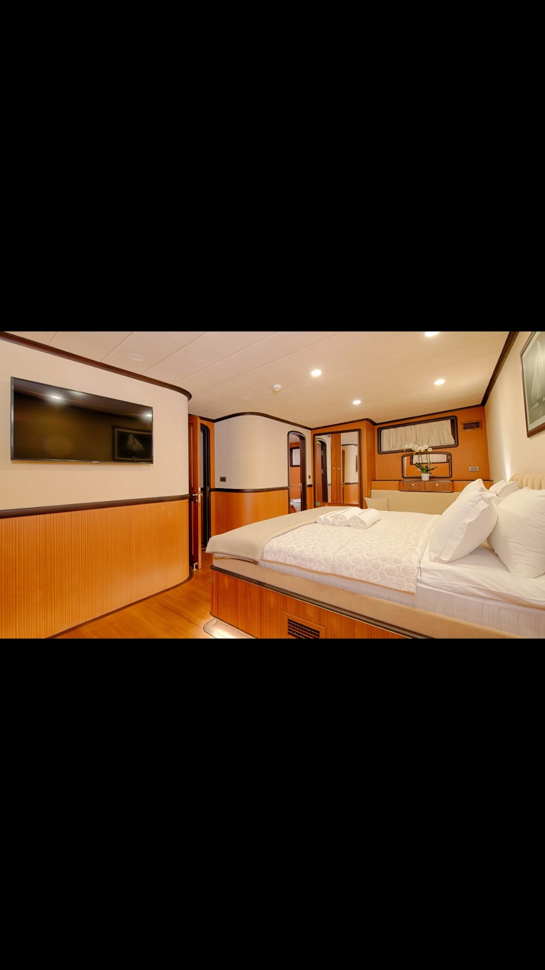 QUEEN OF SALMAKIS view 91