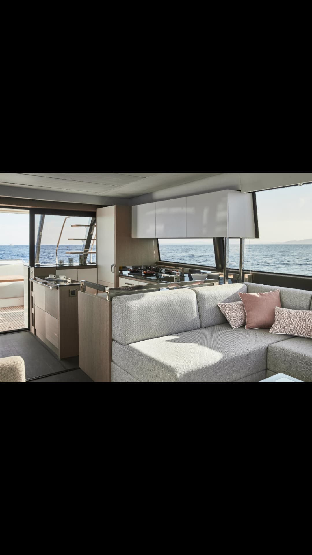 Prestige 690 view 8