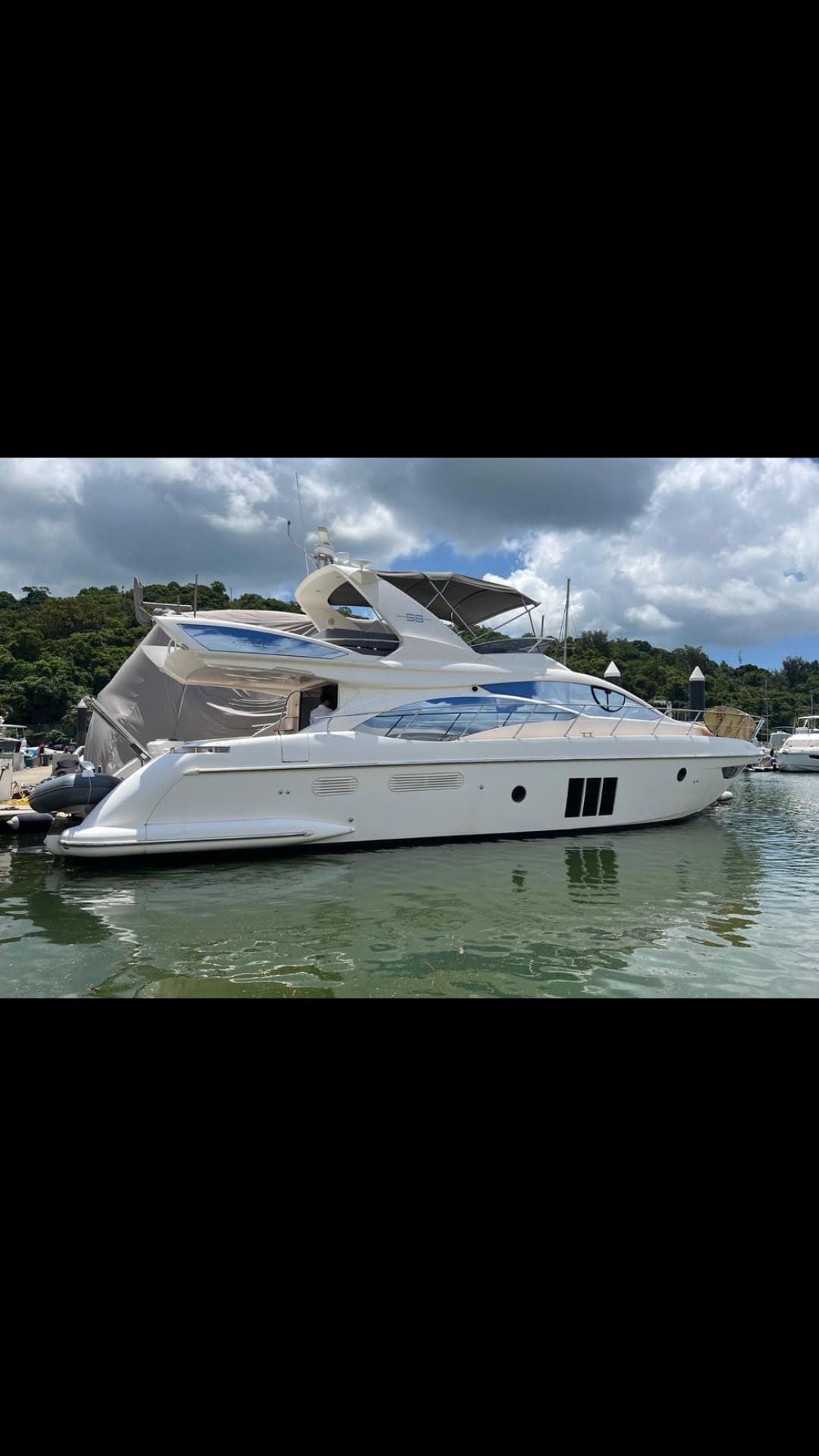 Azimut 58 Flybridge view 1