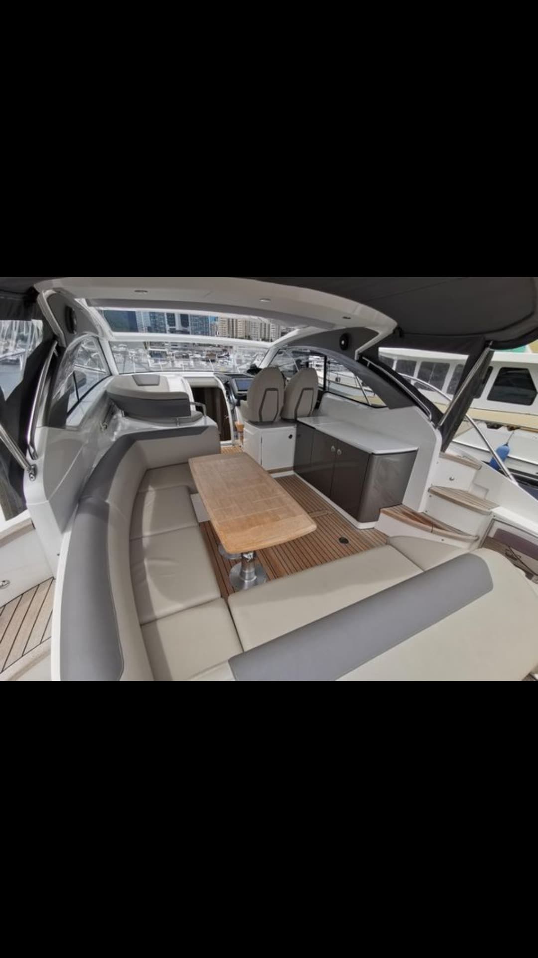 Princess V40 view 7