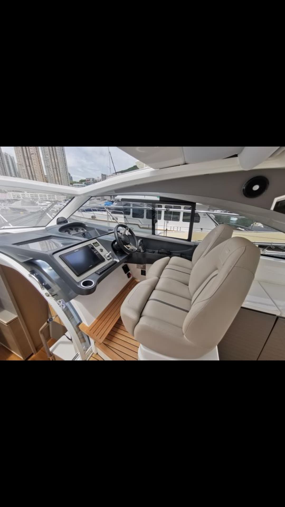 Princess V40 view 10