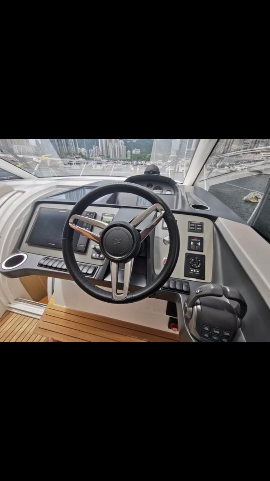 Princess V40 view 11