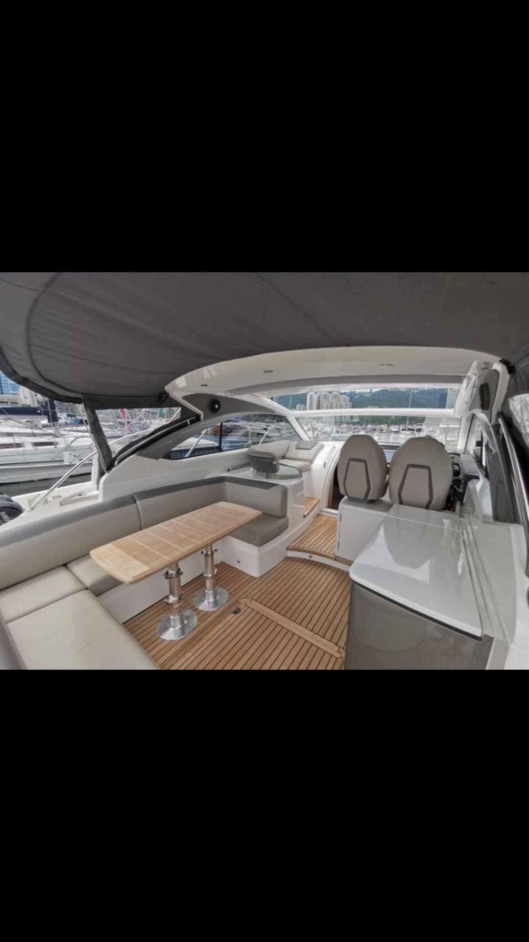 Princess V40 view 6