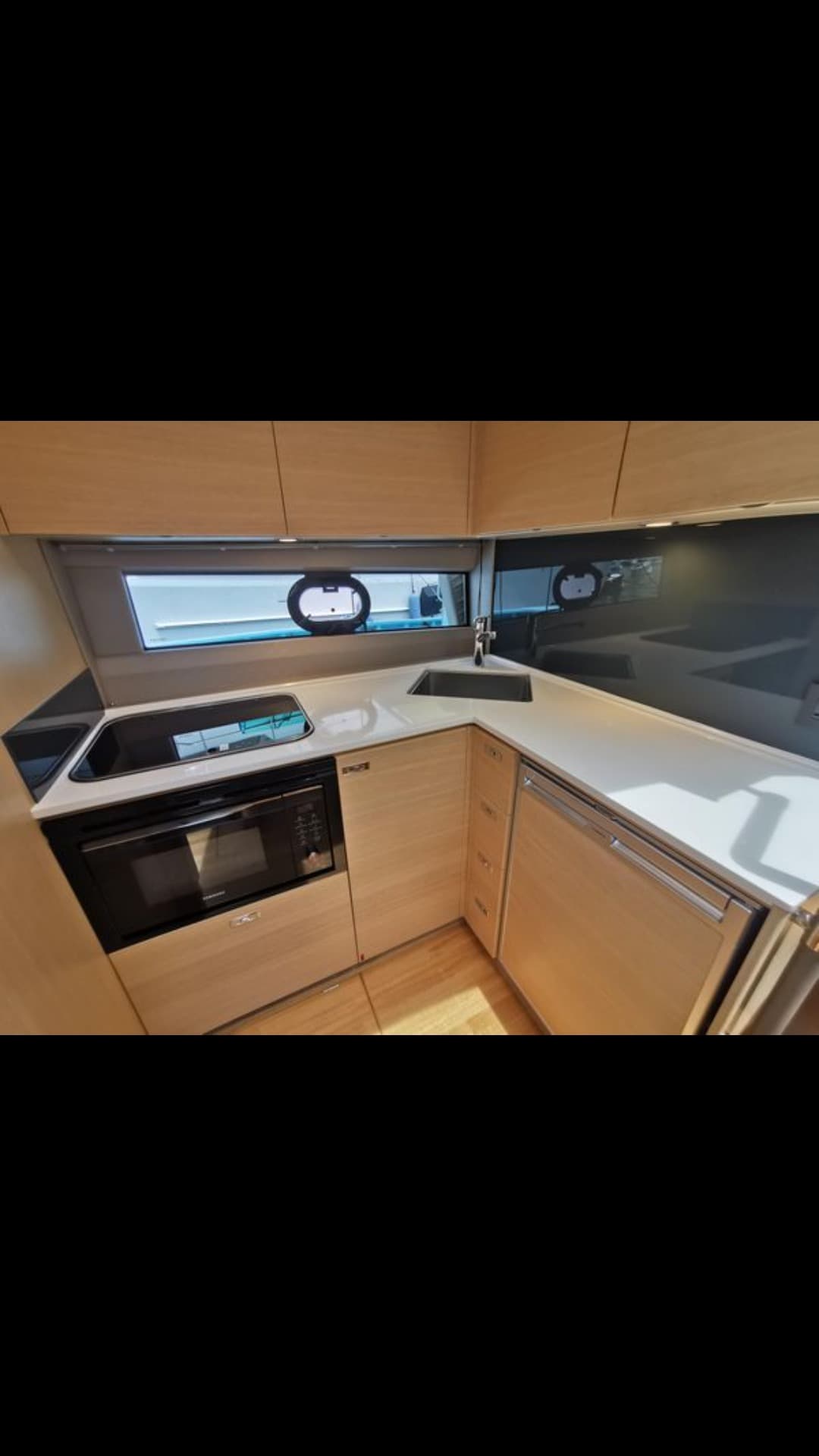 Princess V40 view 23