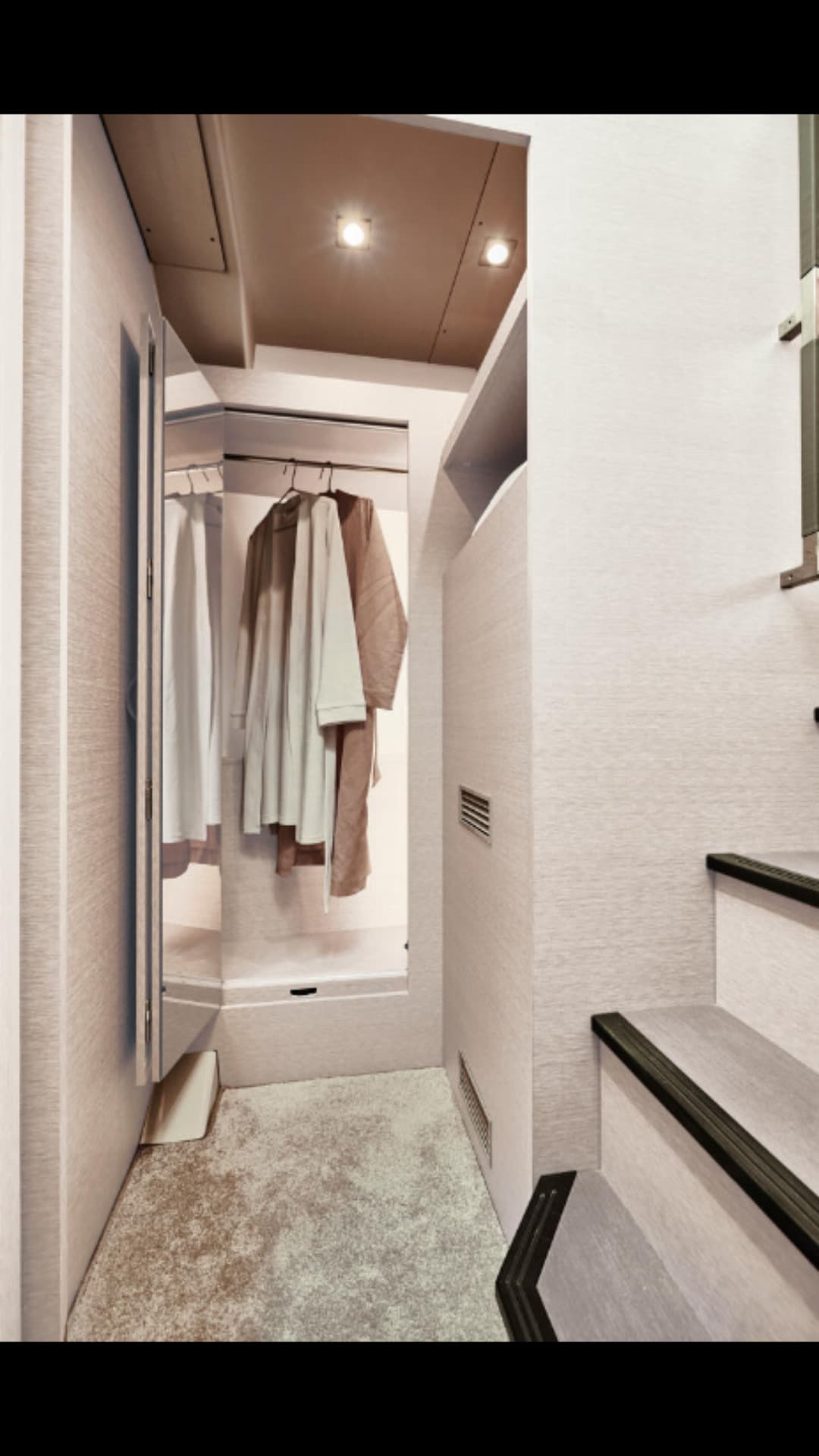 Prestige 420S view 5