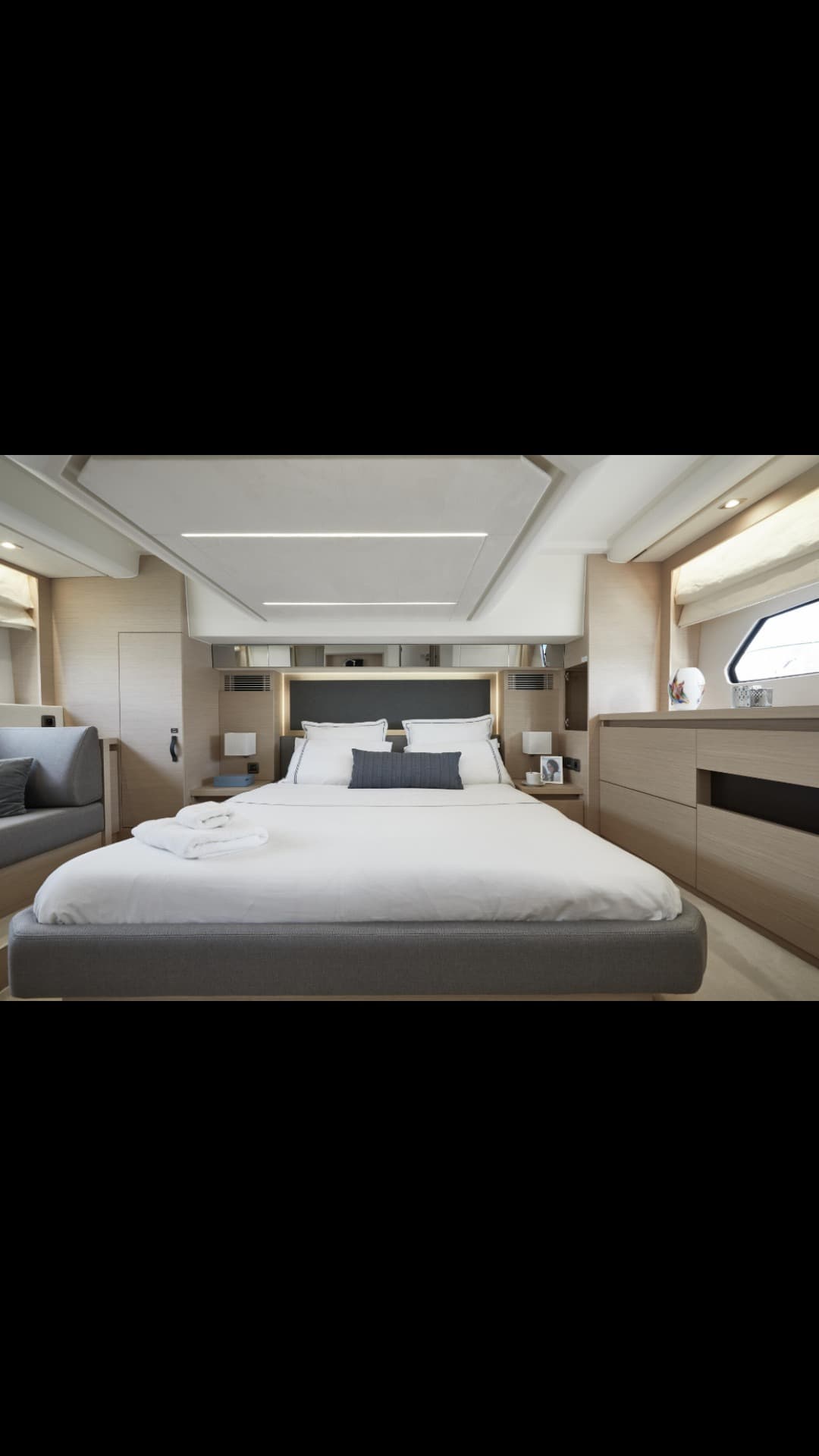Prestige 460S view 7