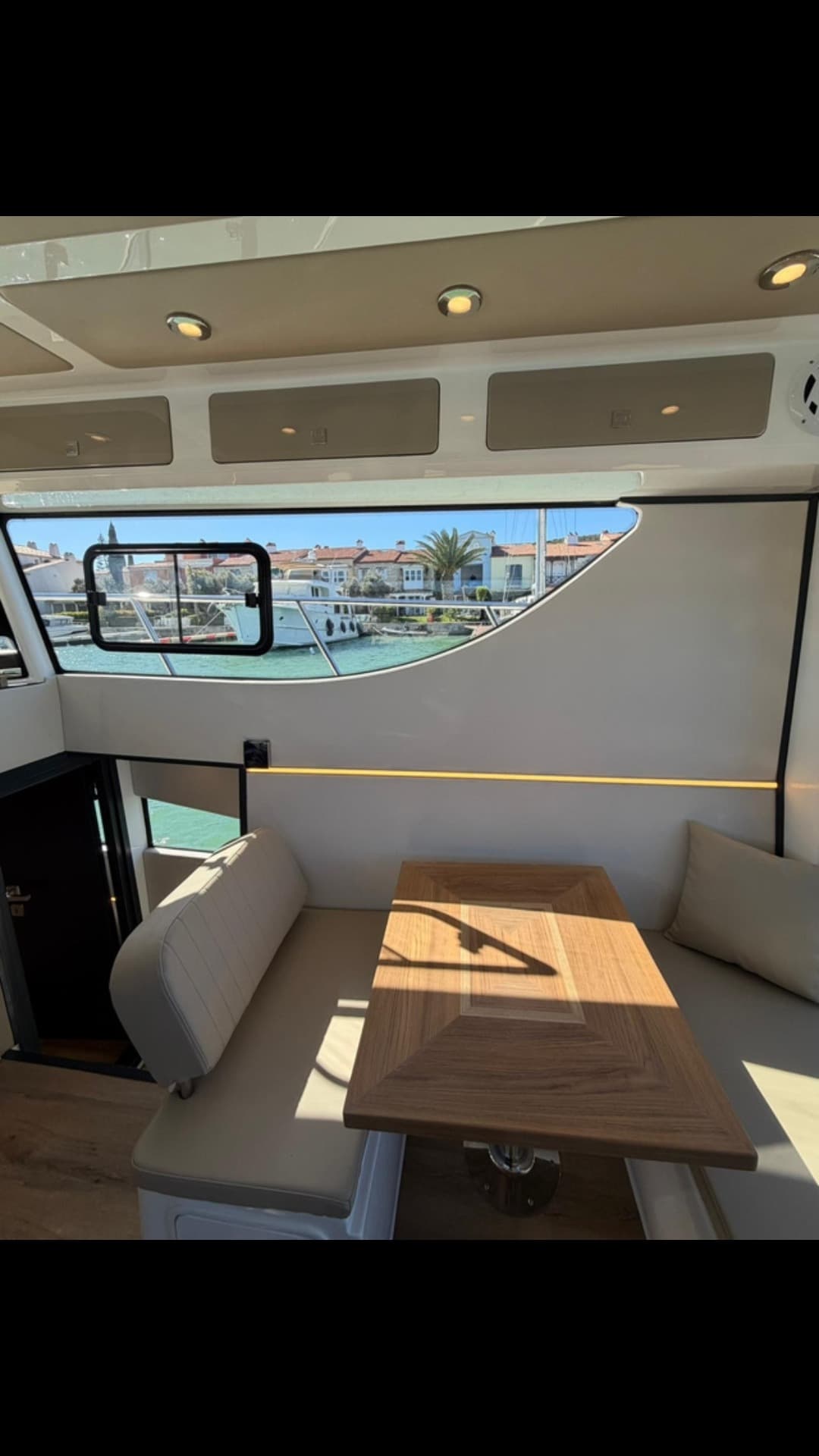 Discovery 30 view 7
