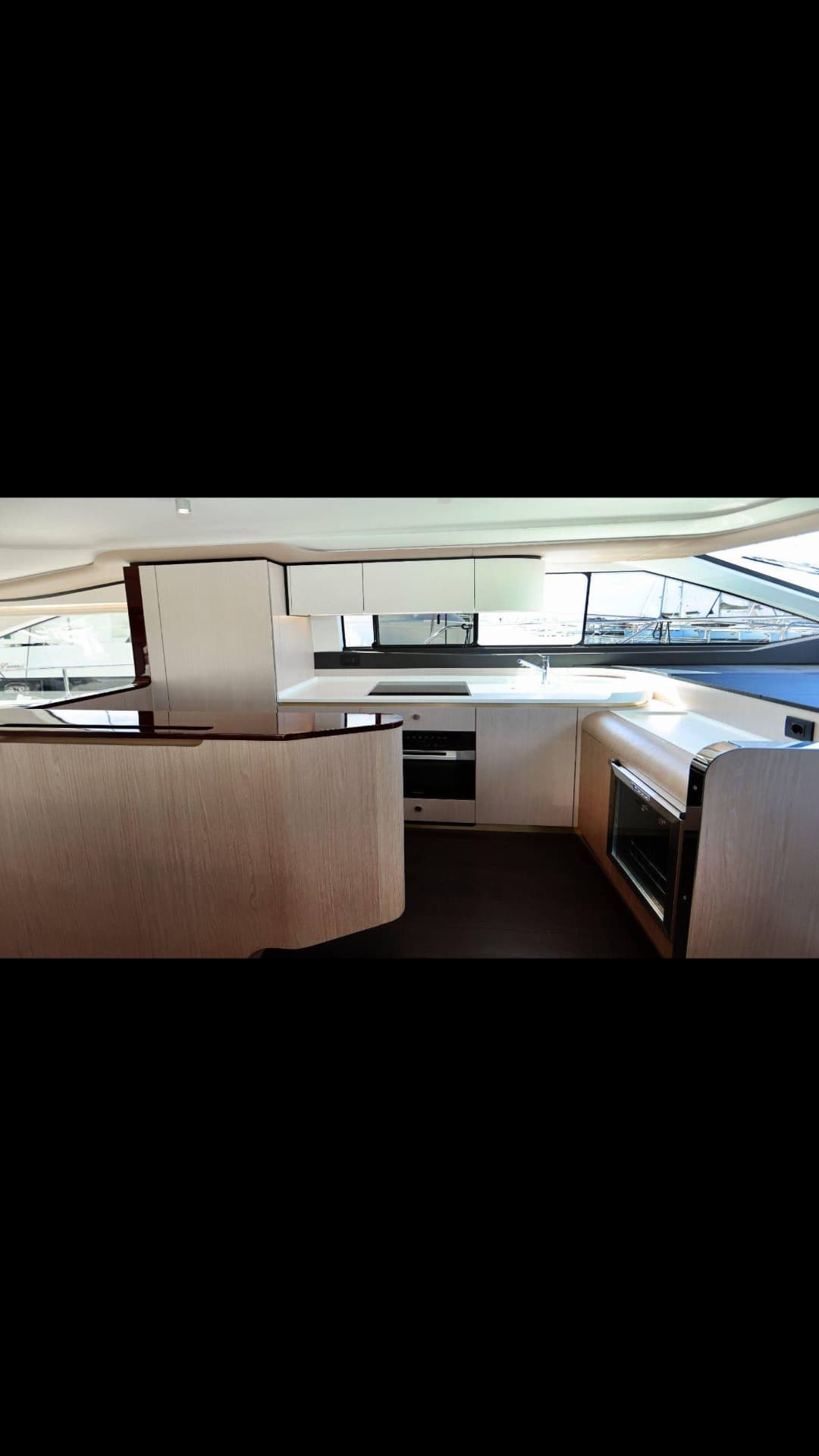 Azimut 60 view 22