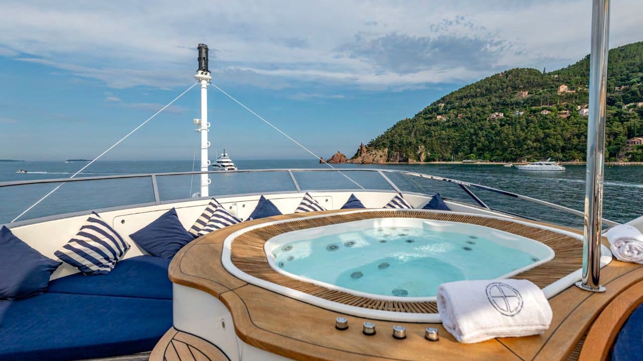 Benetti Classic 120 view 9
