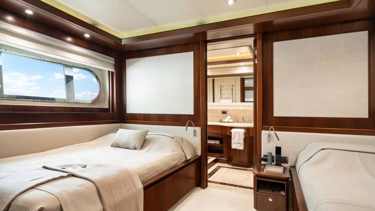 Custom 43M view 12