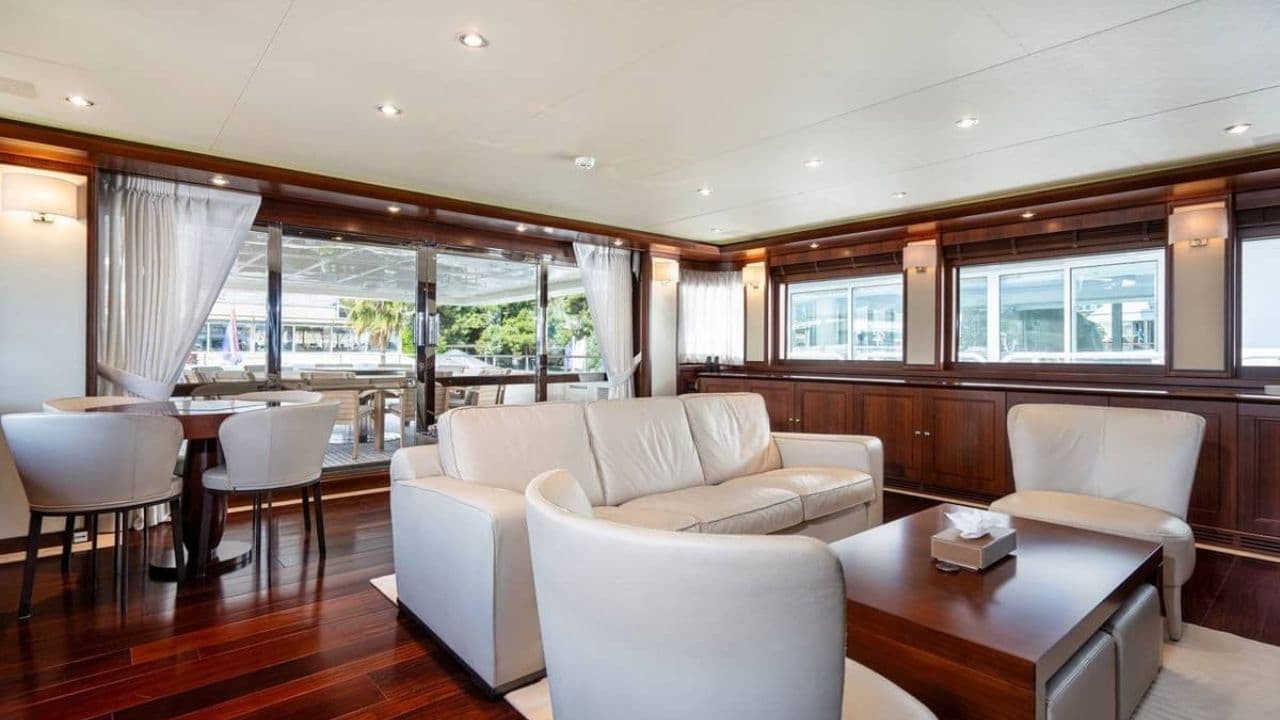 Custom 43M view 20