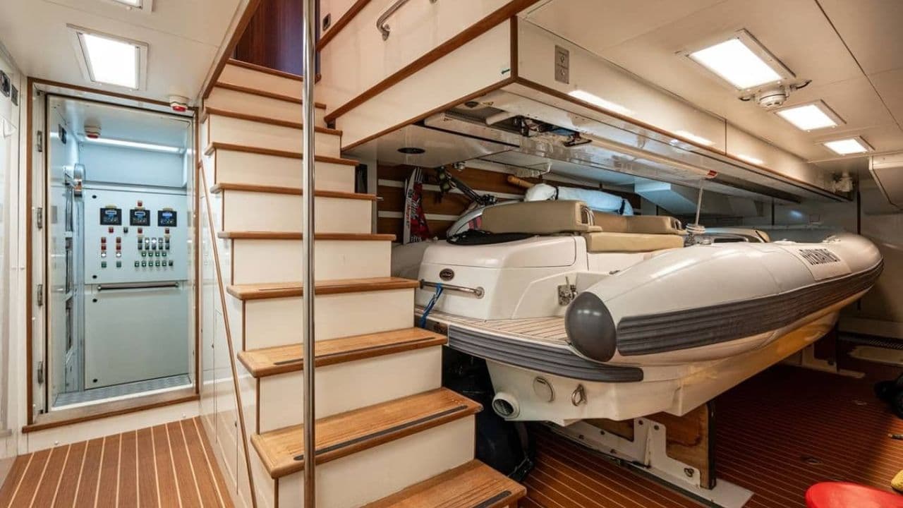 Custom 43M view 25