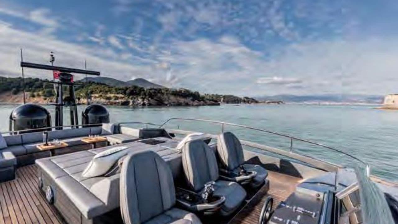 Pershing 9X view 18