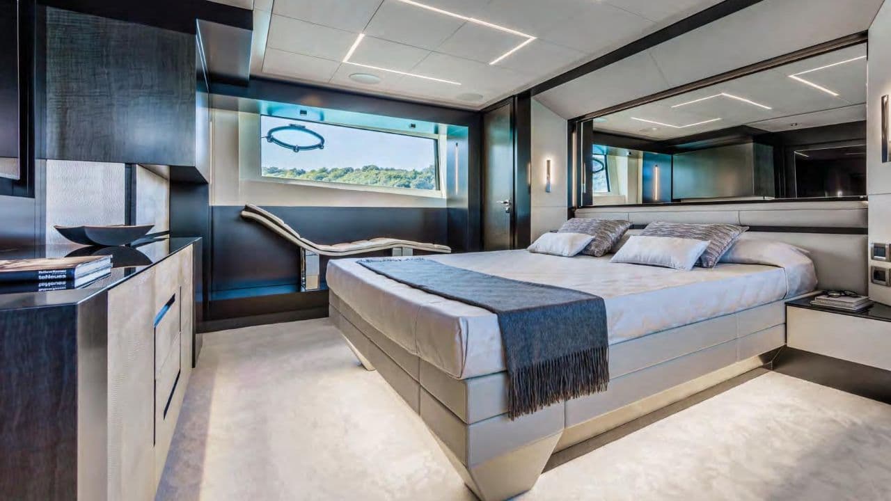 Pershing 9X view 25