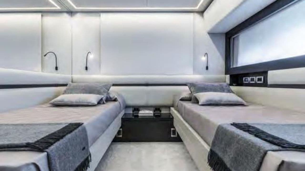 Pershing 9X view 27