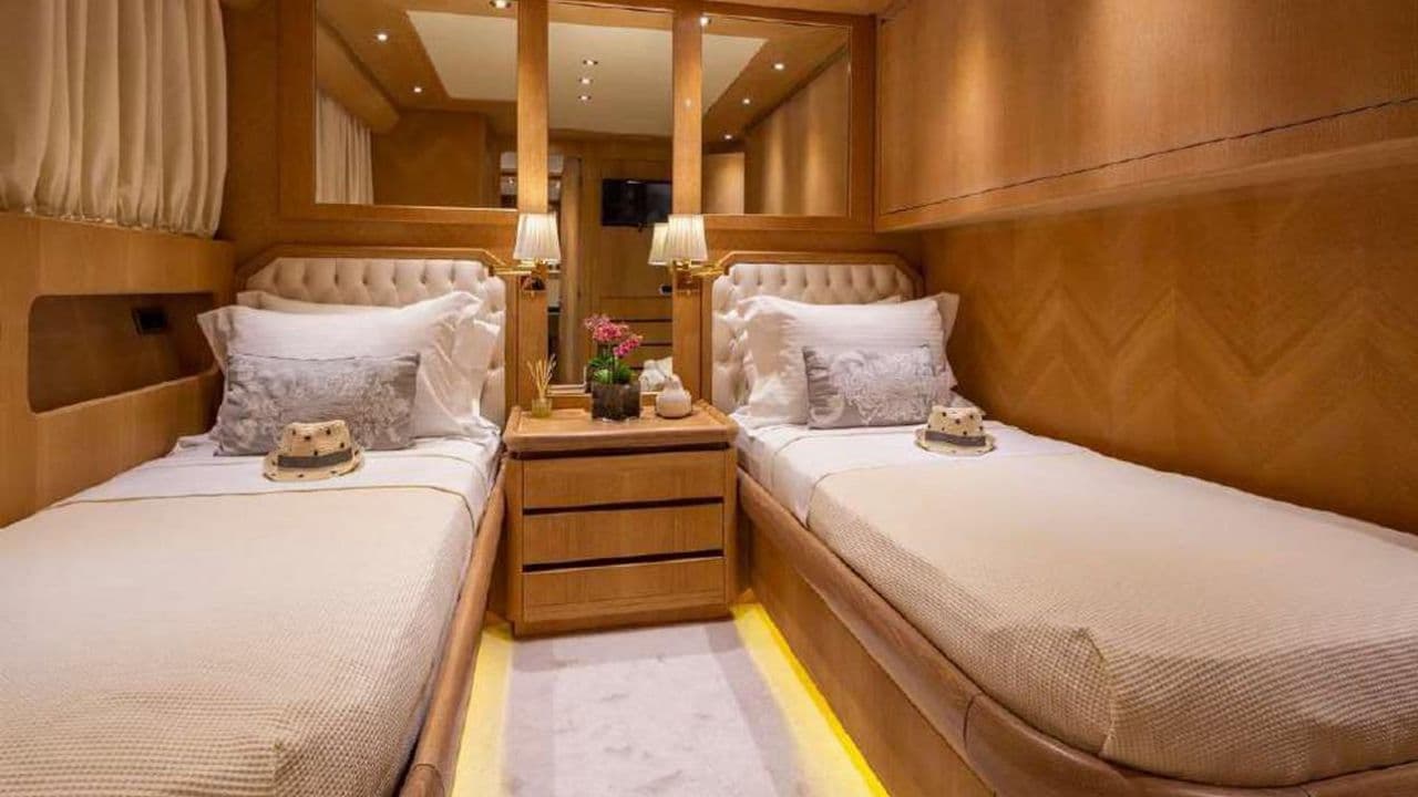 Custom 35M view 14