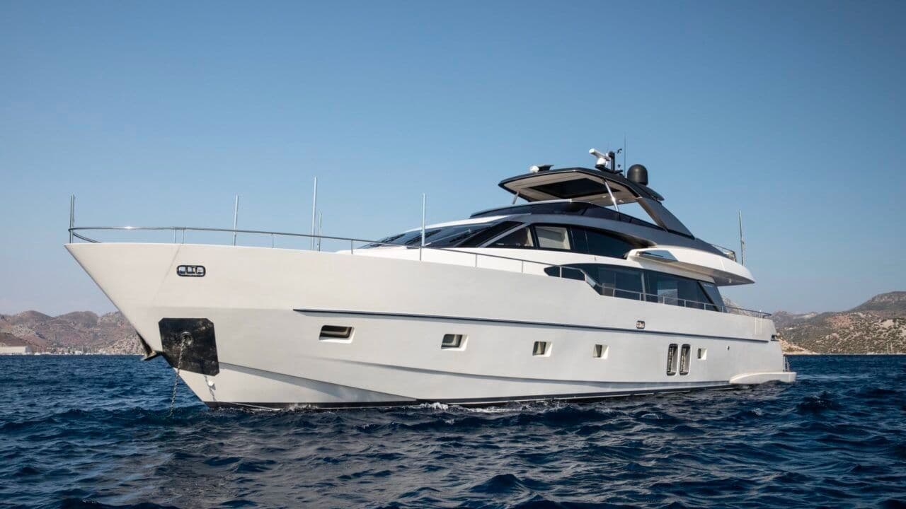 Sanlorenzo SL86 view 2