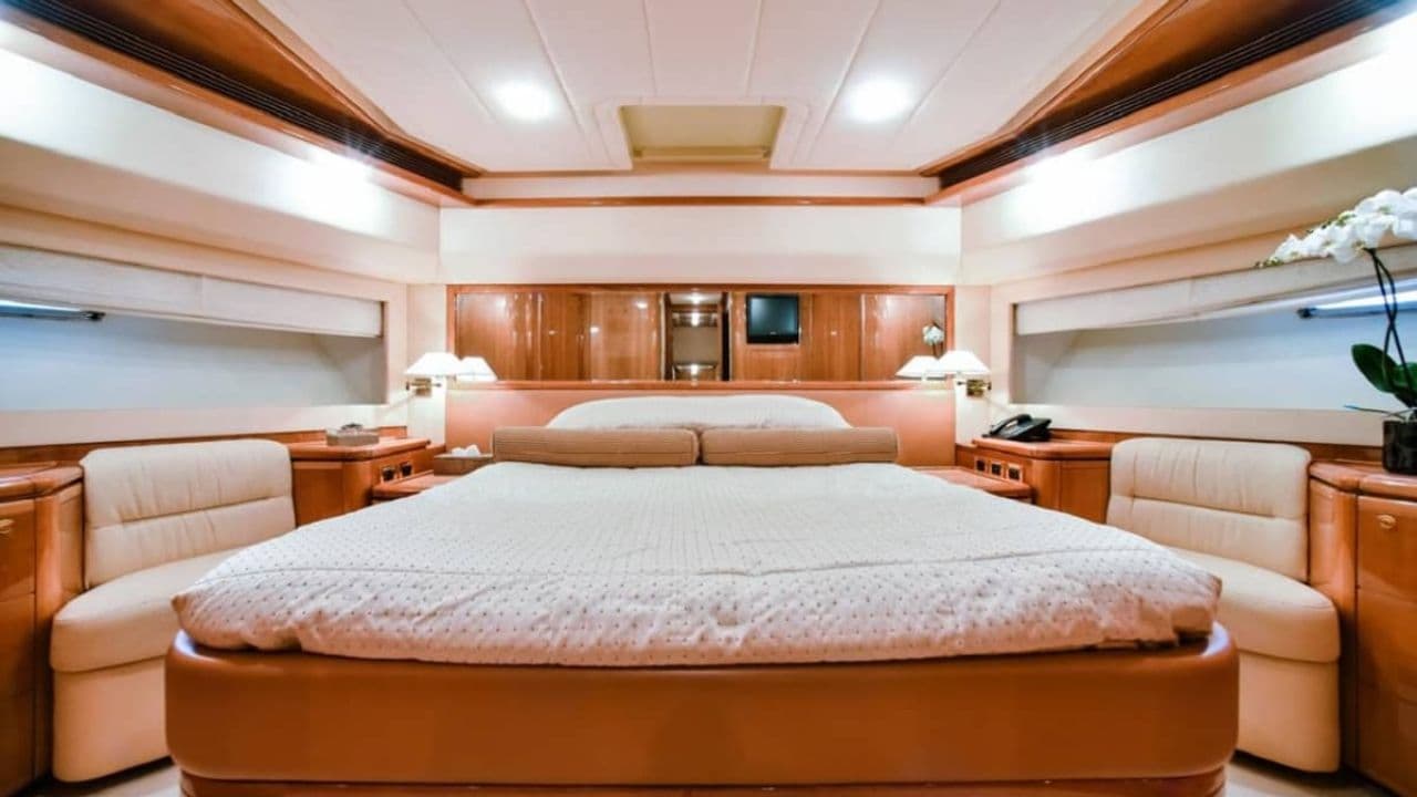 Ferretti 881 view 19