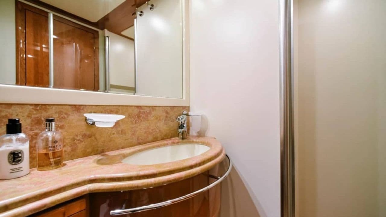 Ferretti 881 view 23