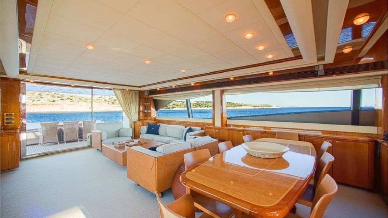 Ferretti 881 view 8