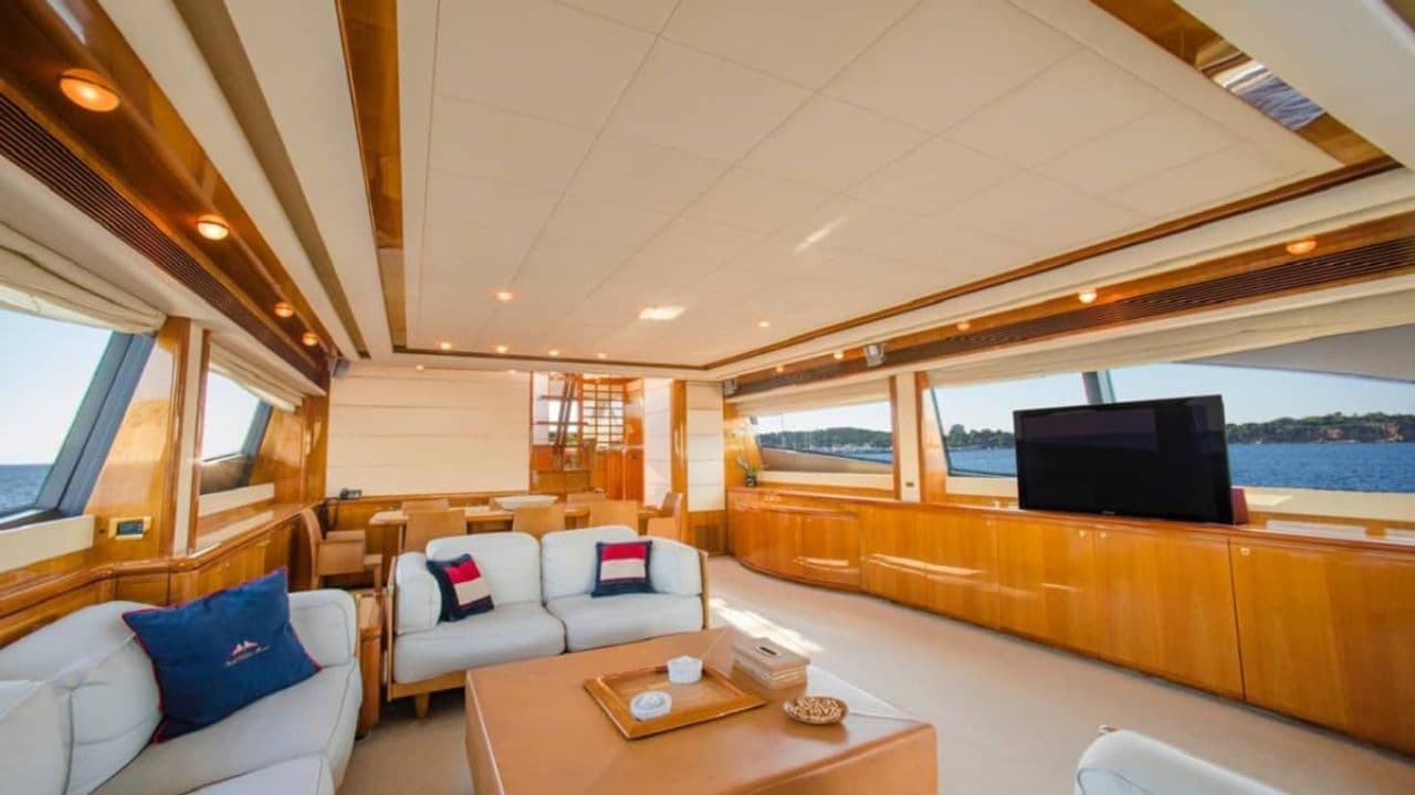 Ferretti 881 view 9