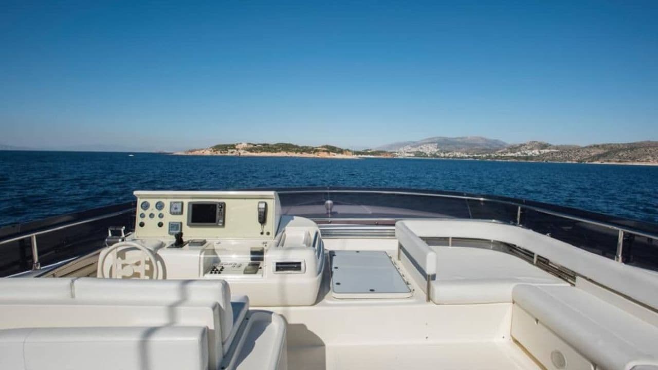 Ferretti 881 view 4