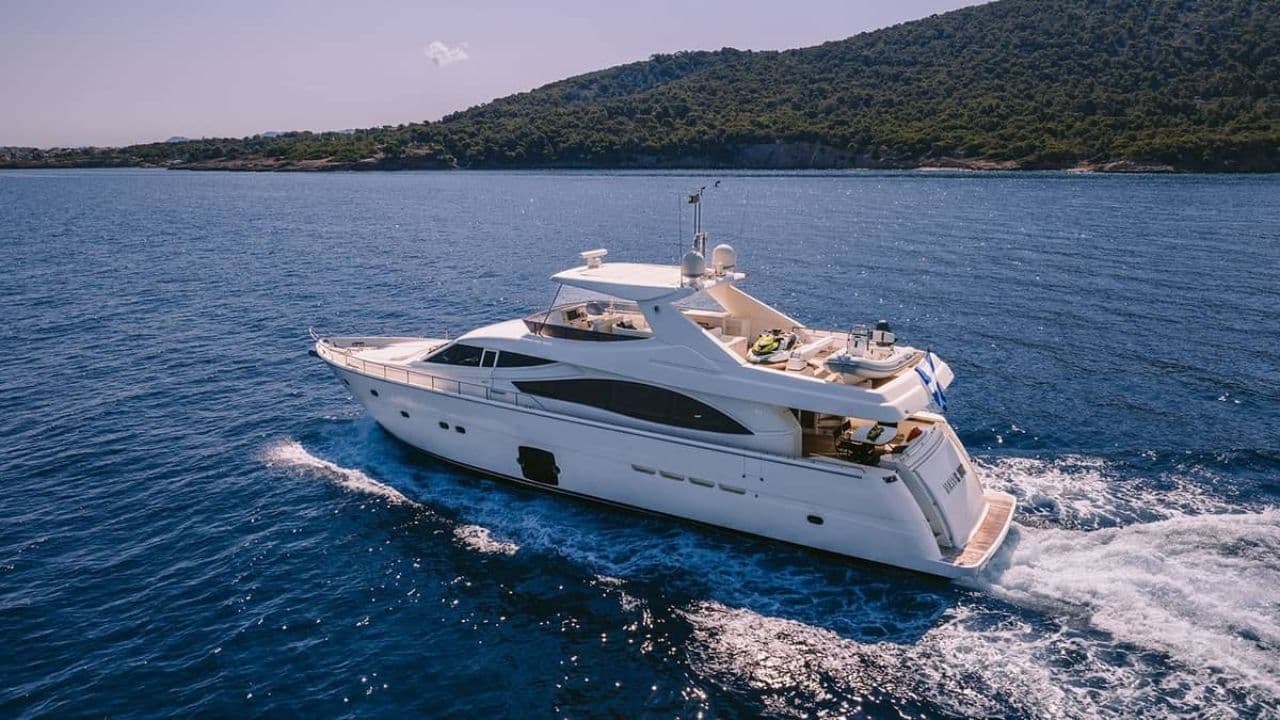 Ferretti 830 view 3