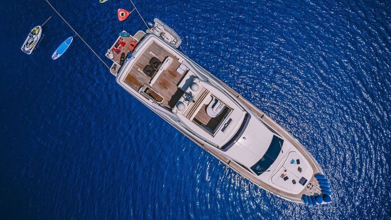 Ferretti 830 view 6