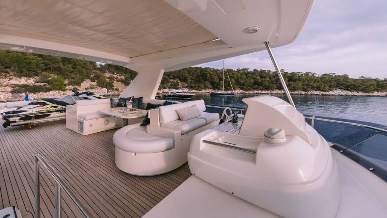 Ferretti 830 view 12