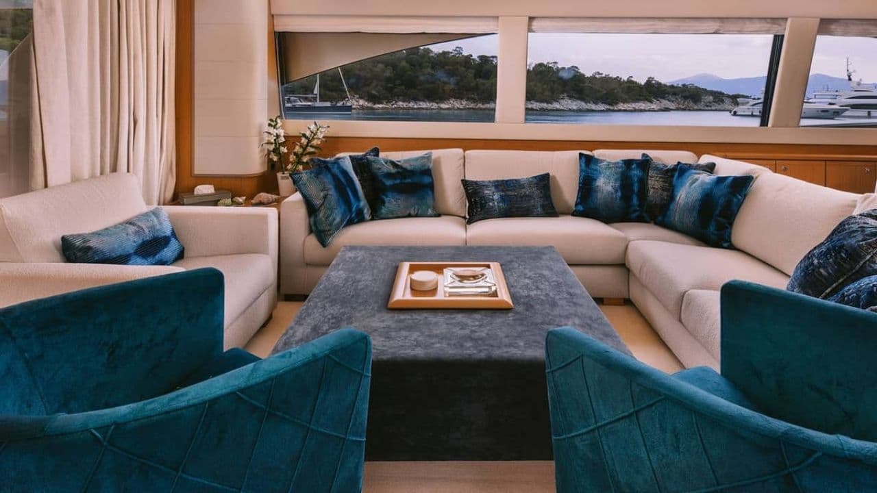 Ferretti 830 view 14