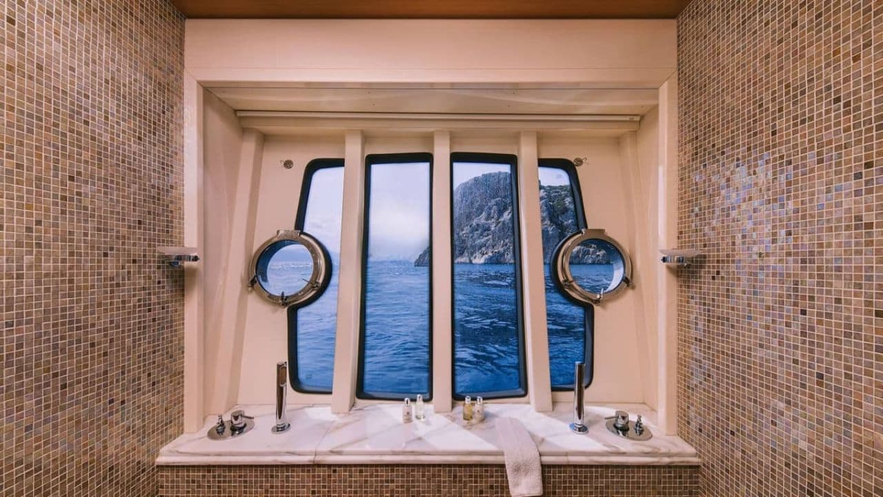 Ferretti 830 view 19